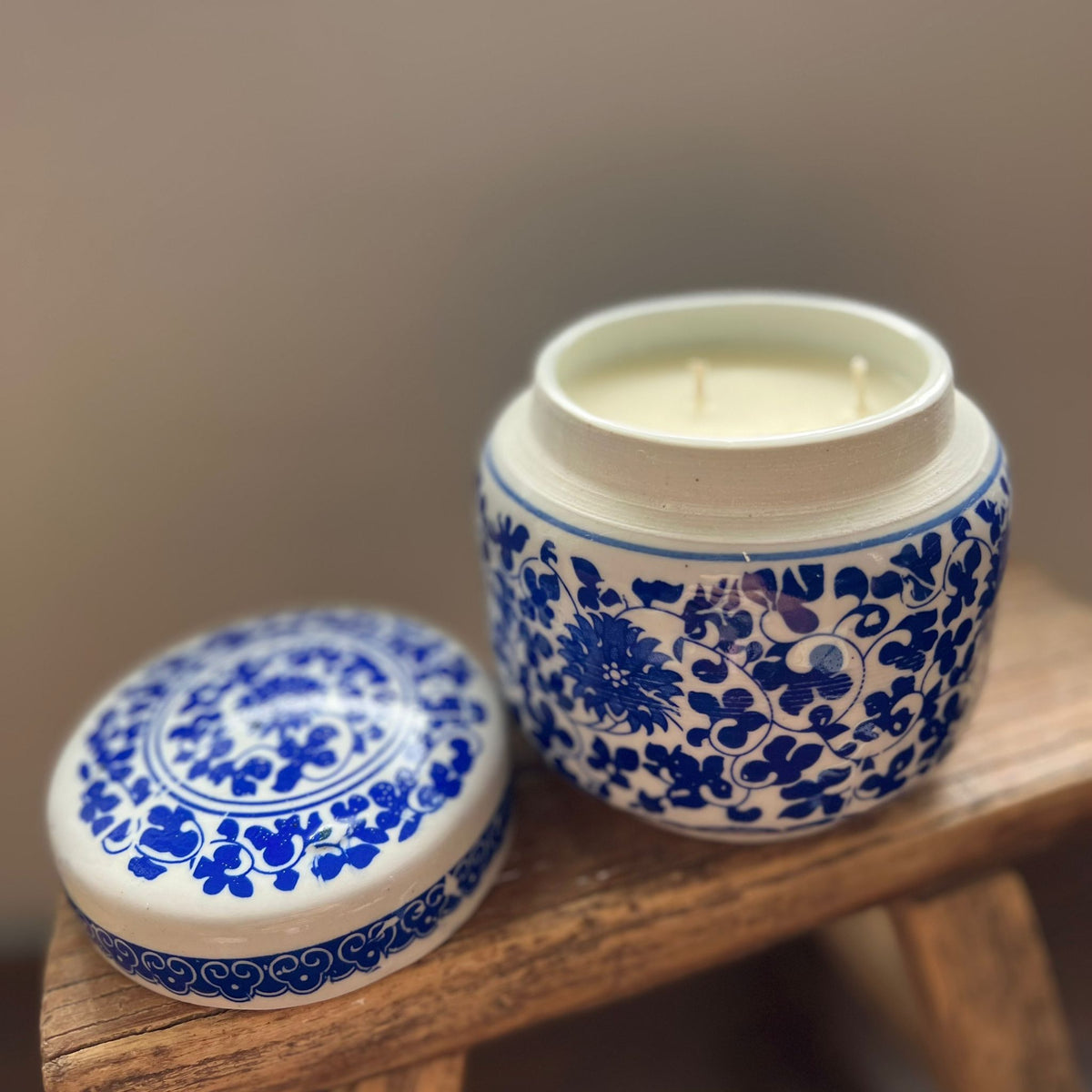 CANDLE: Round Floral Teabox -Hoi Ha Scent (flat lid)