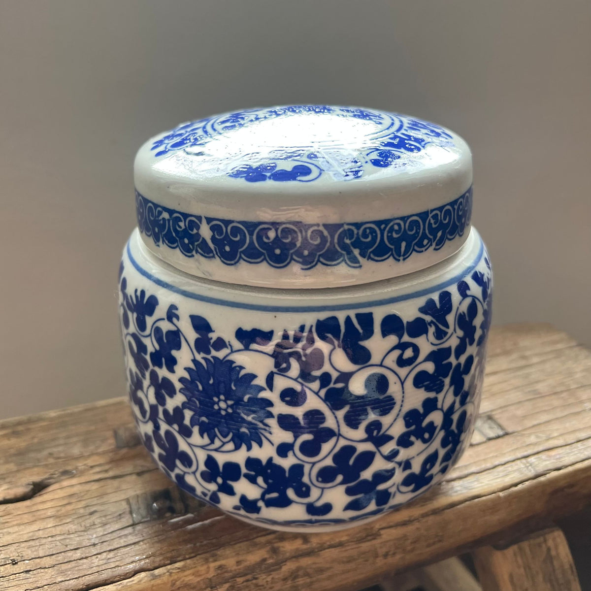 CANDLE: Round Floral Teabox -Hoi Ha Scent (flat lid)