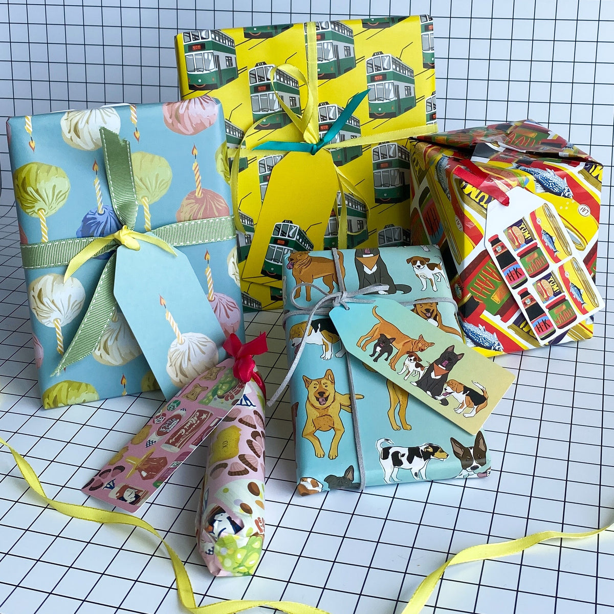 GIFT WRAP: 10 Sheets / 7m (mixed designs)